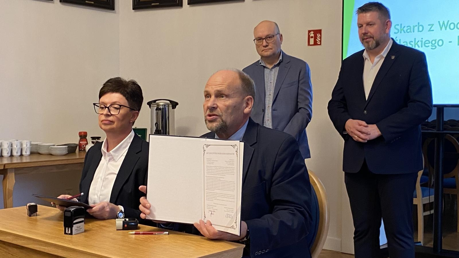 Zdjęcie w galerii na portalu naszwodzislaw.com: Historyczna biżuteria o wartości ponad 103 tys. zł trafiła do Muzeum w Wodzisławiu Śląskim wiadomości z regionu