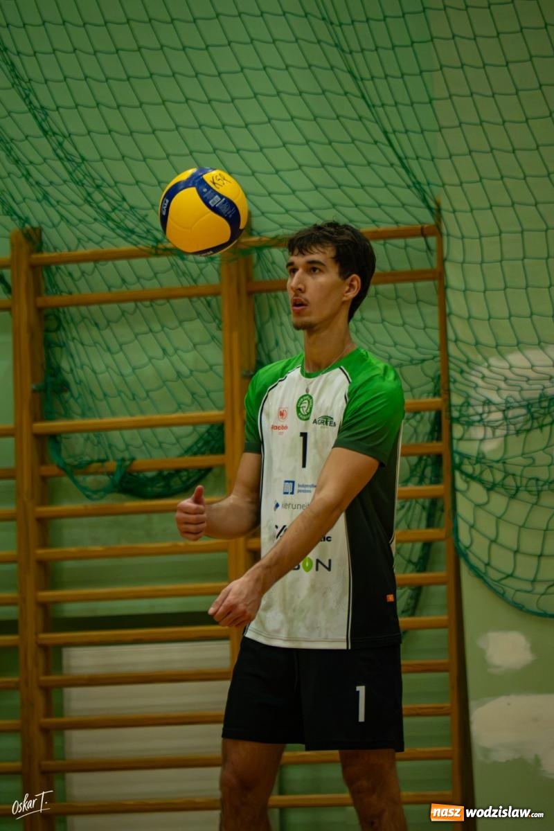 Zdjęcie w galerii na portalu naszwodzislaw.com: Wielki powrót KSR-u! Odwrócili losy meczu z Górnikiem Radlin [FOTO i WIDEO] wiadomości z regionu