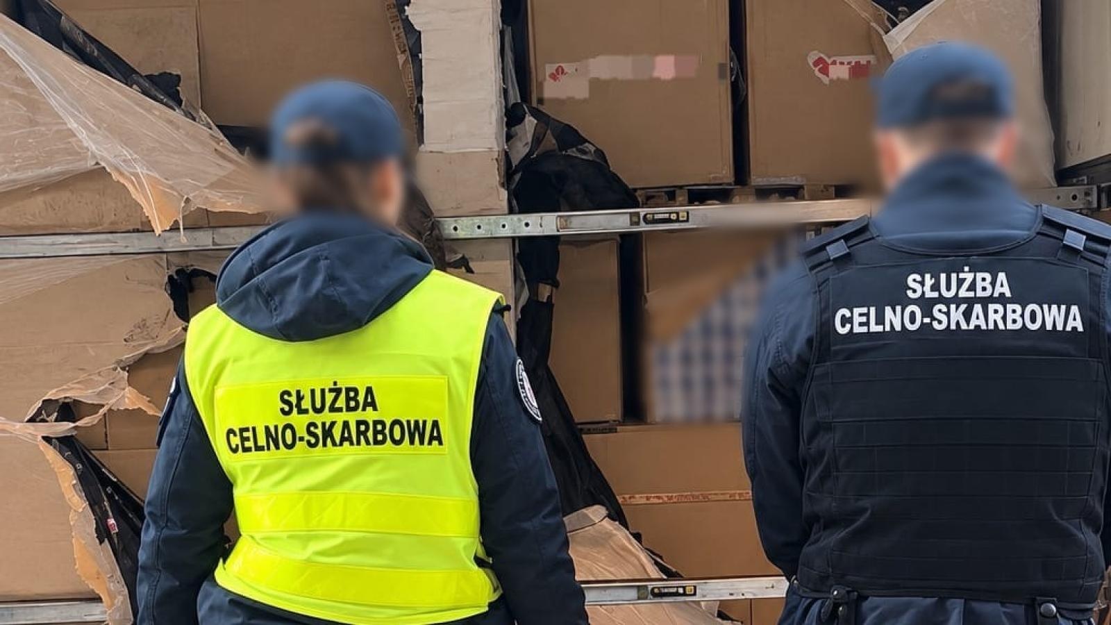 Zdjęcie w galerii na portalu naszwodzislaw.com: KAS przechwyciła ponad 9 mln szt. nielegalnych papierosów o wartości blisko 10 mln zł wiadomości z regionu