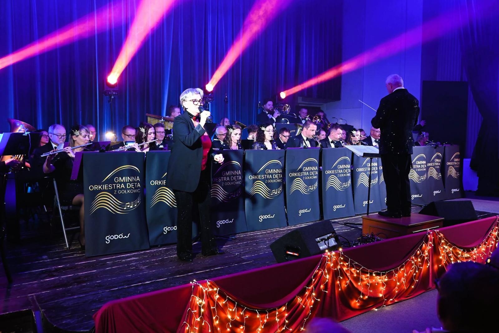 Zdjęcie w galerii na portalu naszwodzislaw.com: Trzy dekady muzycznej historii Gołkowic. Jubileusz orkiestry zwieńczył koncert, który porwał publiczność [FOTO] wiadomości z regionu
