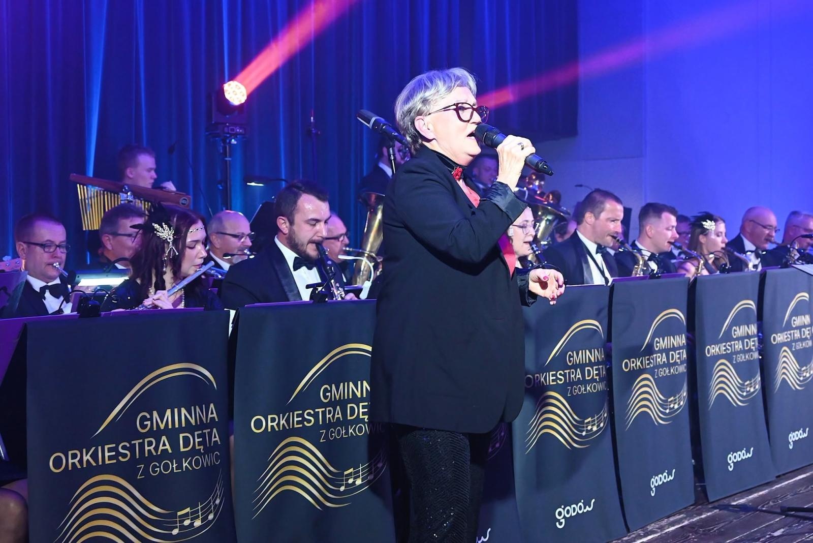 Zdjęcie w galerii na portalu naszwodzislaw.com: Trzy dekady muzycznej historii Gołkowic. Jubileusz orkiestry zwieńczył koncert, który porwał publiczność [FOTO] wiadomości z regionu