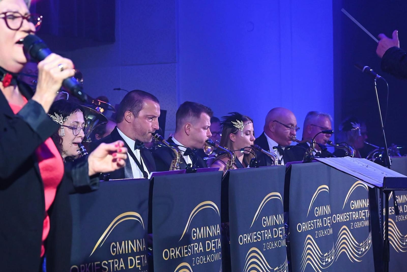 Zdjęcie w galerii na portalu naszwodzislaw.com: Trzy dekady muzycznej historii Gołkowic. Jubileusz orkiestry zwieńczył koncert, który porwał publiczność [FOTO] wiadomości z regionu