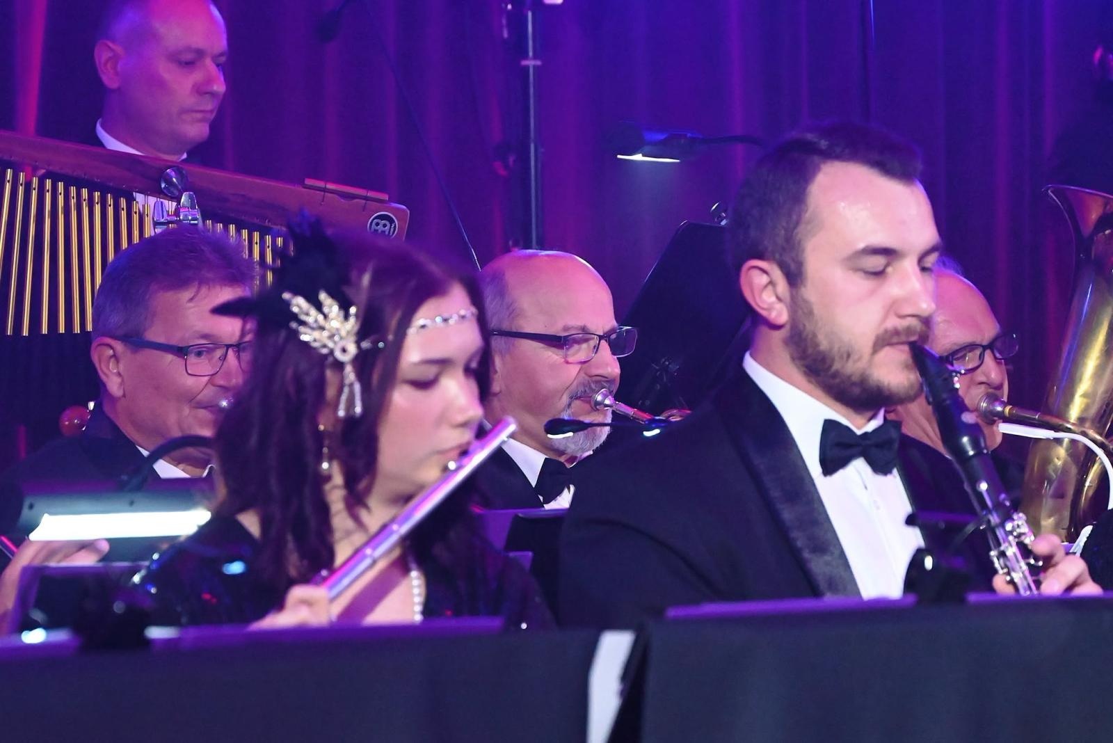 Zdjęcie w galerii na portalu naszwodzislaw.com: Trzy dekady muzycznej historii Gołkowic. Jubileusz orkiestry zwieńczył koncert, który porwał publiczność [FOTO] wiadomości z regionu