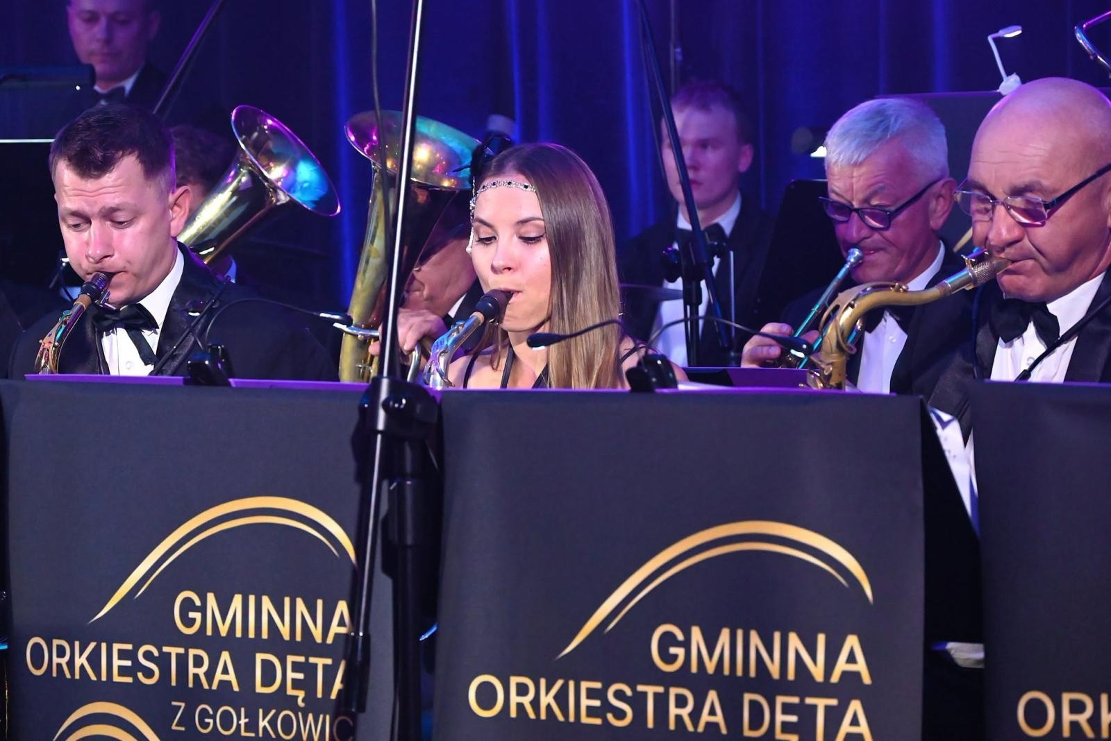 Zdjęcie w galerii na portalu naszwodzislaw.com: Trzy dekady muzycznej historii Gołkowic. Jubileusz orkiestry zwieńczył koncert, który porwał publiczność [FOTO] wiadomości z regionu