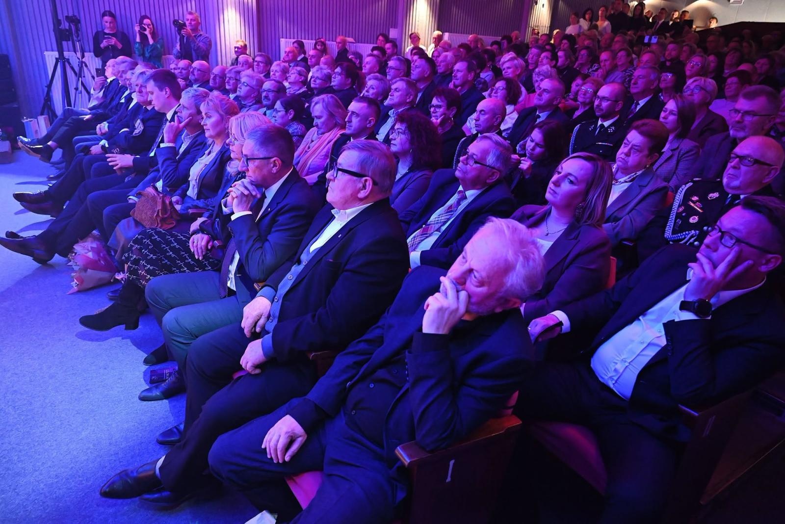 Zdjęcie w galerii na portalu naszwodzislaw.com: Trzy dekady muzycznej historii Gołkowic. Jubileusz orkiestry zwieńczył koncert, który porwał publiczność [FOTO] wiadomości z regionu