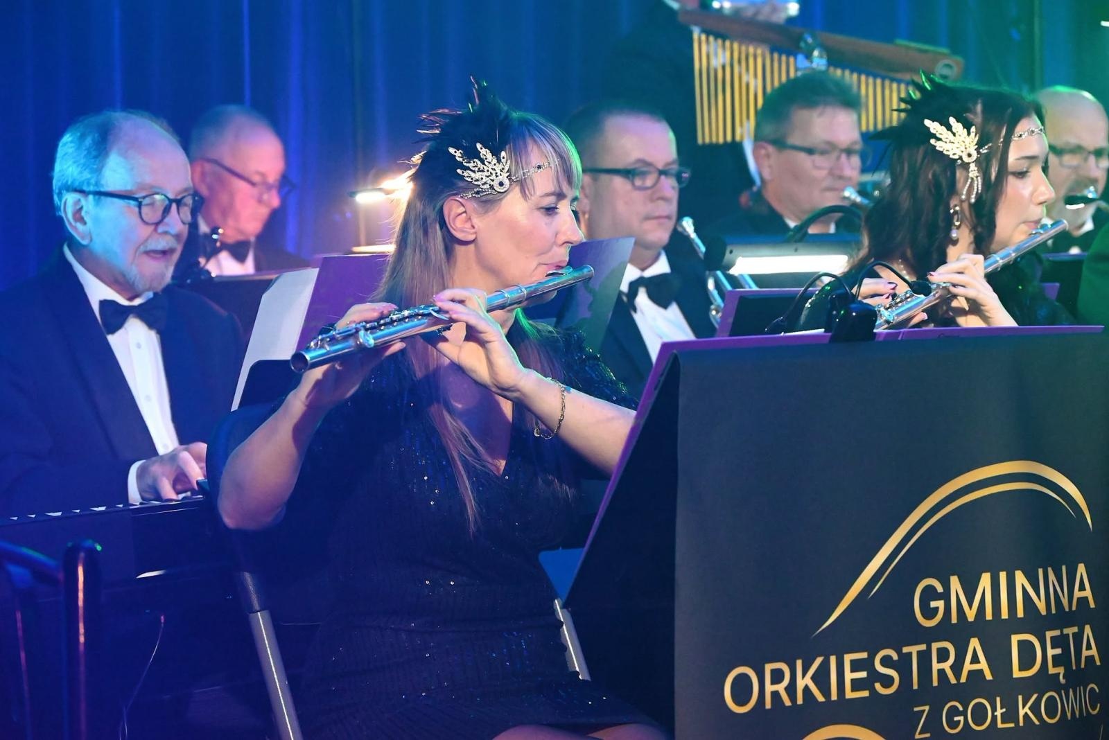 Zdjęcie w galerii na portalu naszwodzislaw.com: Trzy dekady muzycznej historii Gołkowic. Jubileusz orkiestry zwieńczył koncert, który porwał publiczność [FOTO] wiadomości z regionu