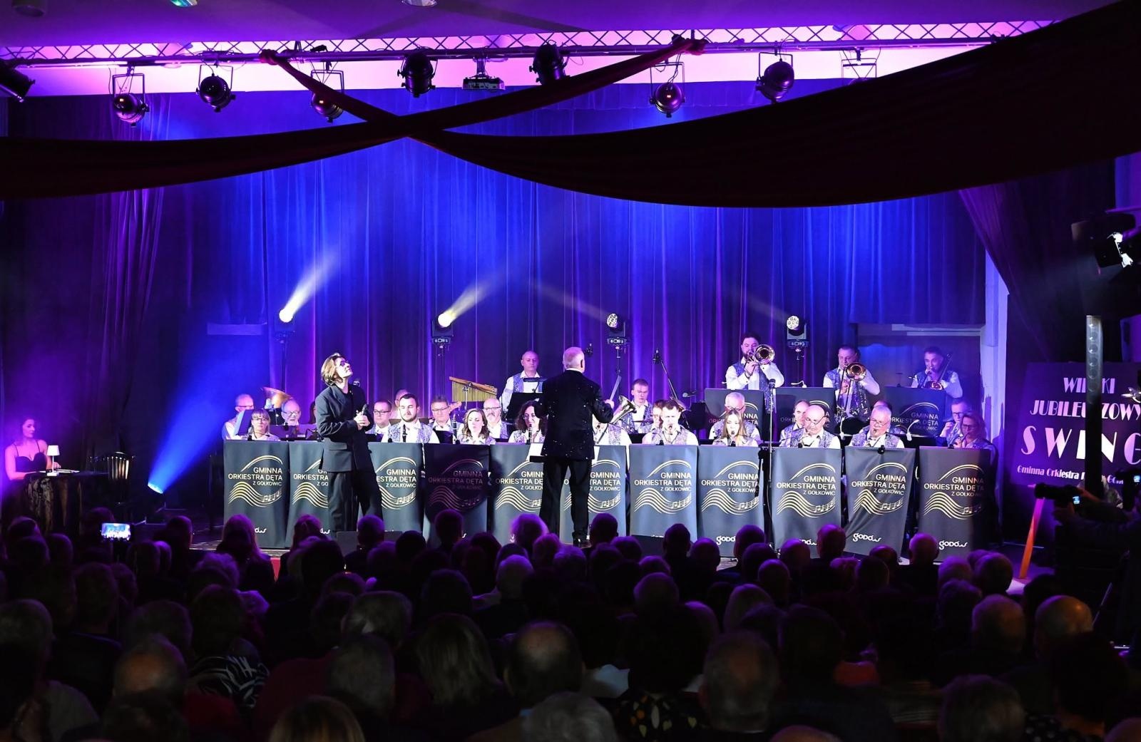 Zdjęcie w galerii na portalu naszwodzislaw.com: Trzy dekady muzycznej historii Gołkowic. Jubileusz orkiestry zwieńczył koncert, który porwał publiczność [FOTO] wiadomości z regionu