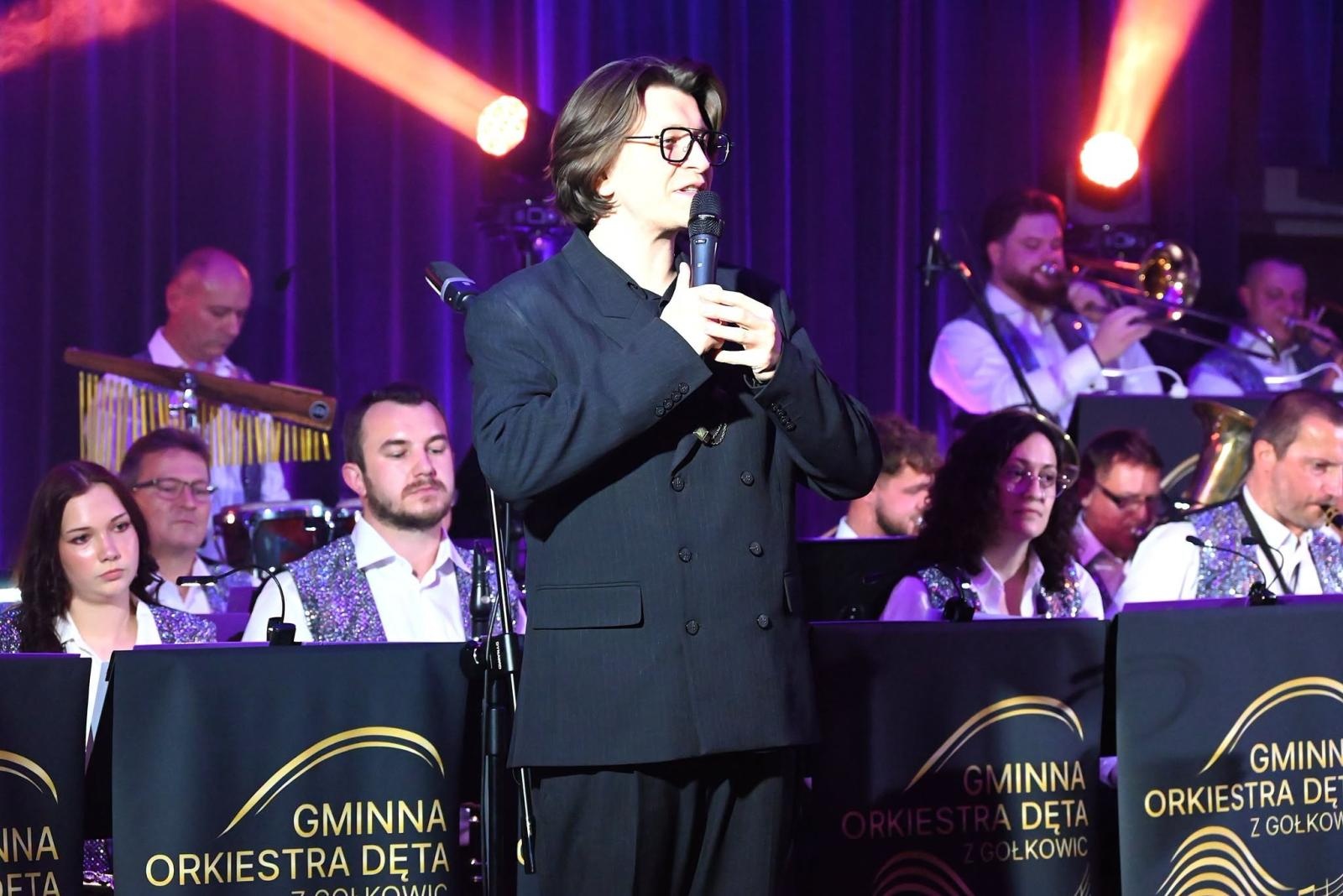 Zdjęcie w galerii na portalu naszwodzislaw.com: Trzy dekady muzycznej historii Gołkowic. Jubileusz orkiestry zwieńczył koncert, który porwał publiczność [FOTO] wiadomości z regionu