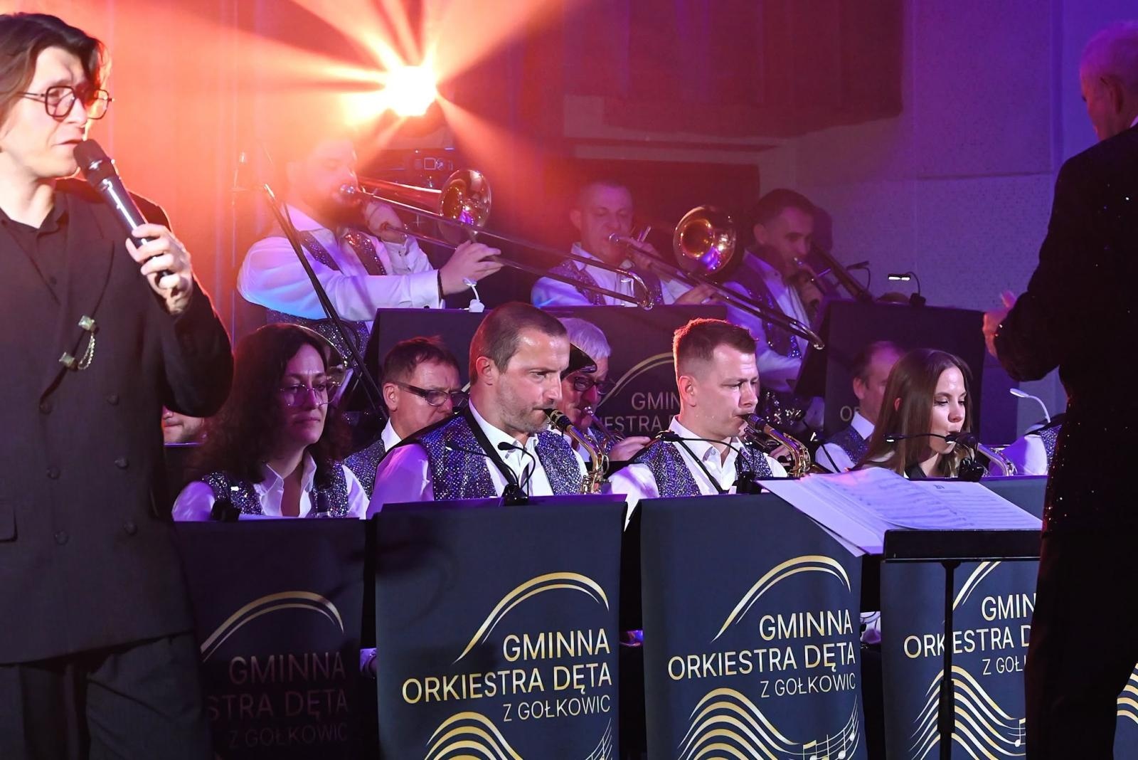Zdjęcie w galerii na portalu naszwodzislaw.com: Trzy dekady muzycznej historii Gołkowic. Jubileusz orkiestry zwieńczył koncert, który porwał publiczność [FOTO] wiadomości z regionu