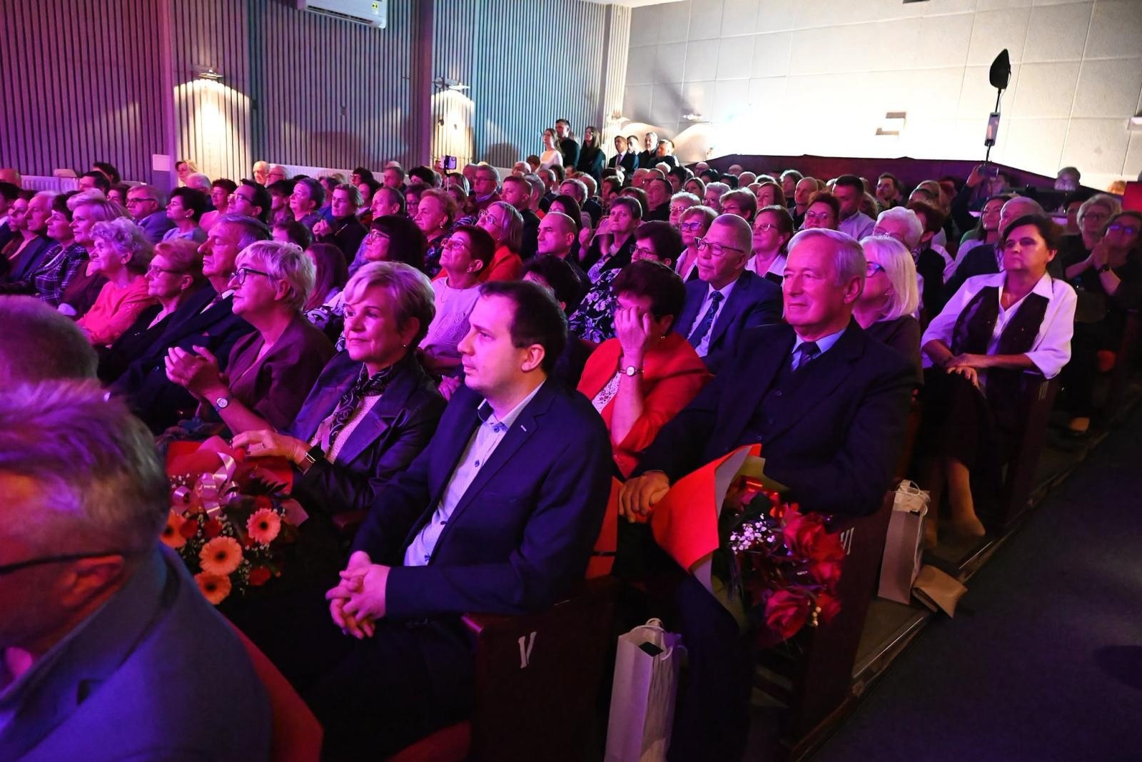 Zdjęcie w galerii na portalu naszwodzislaw.com: Trzy dekady muzycznej historii Gołkowic. Jubileusz orkiestry zwieńczył koncert, który porwał publiczność [FOTO] wiadomości z regionu