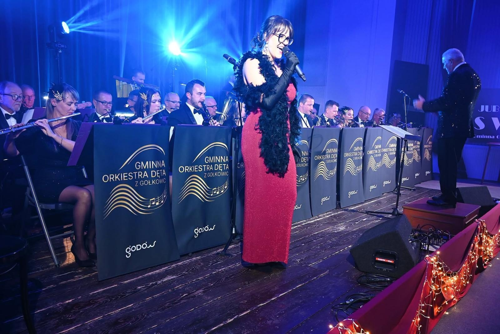 Zdjęcie w galerii na portalu naszwodzislaw.com: Trzy dekady muzycznej historii Gołkowic. Jubileusz orkiestry zwieńczył koncert, który porwał publiczność [FOTO] wiadomości z regionu