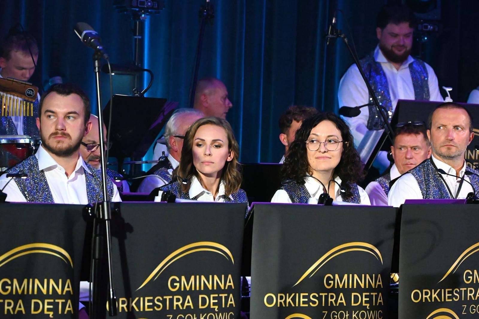 Zdjęcie w galerii na portalu naszwodzislaw.com: Trzy dekady muzycznej historii Gołkowic. Jubileusz orkiestry zwieńczył koncert, który porwał publiczność [FOTO] wiadomości z regionu