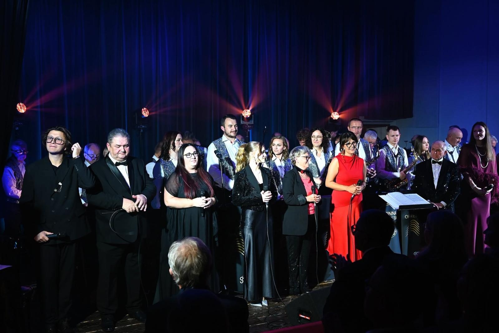 Zdjęcie w galerii na portalu naszwodzislaw.com: Trzy dekady muzycznej historii Gołkowic. Jubileusz orkiestry zwieńczył koncert, który porwał publiczność [FOTO] wiadomości z regionu