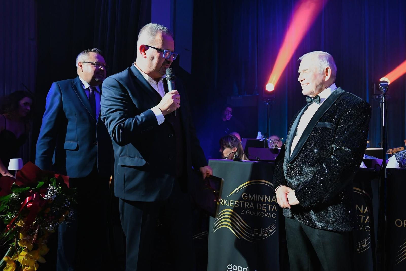 Zdjęcie w galerii na portalu naszwodzislaw.com: Trzy dekady muzycznej historii Gołkowic. Jubileusz orkiestry zwieńczył koncert, który porwał publiczność [FOTO] wiadomości z regionu