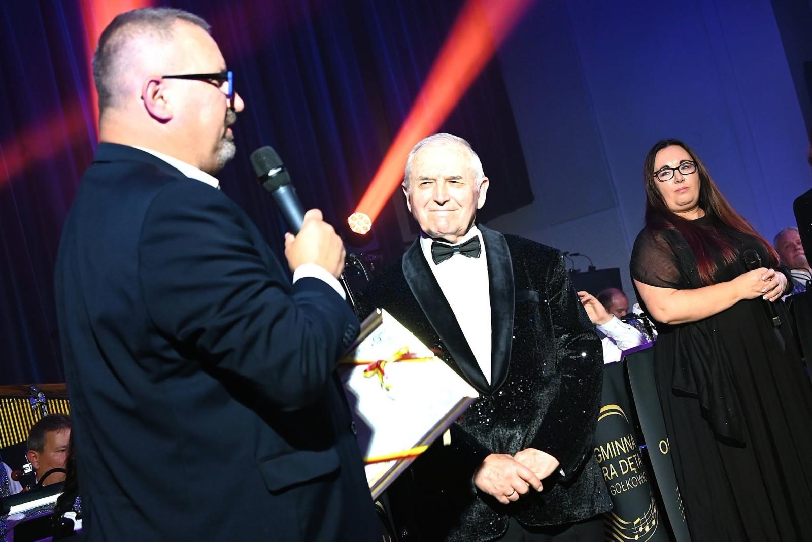 Zdjęcie w galerii na portalu naszwodzislaw.com: Trzy dekady muzycznej historii Gołkowic. Jubileusz orkiestry zwieńczył koncert, który porwał publiczność [FOTO] wiadomości z regionu