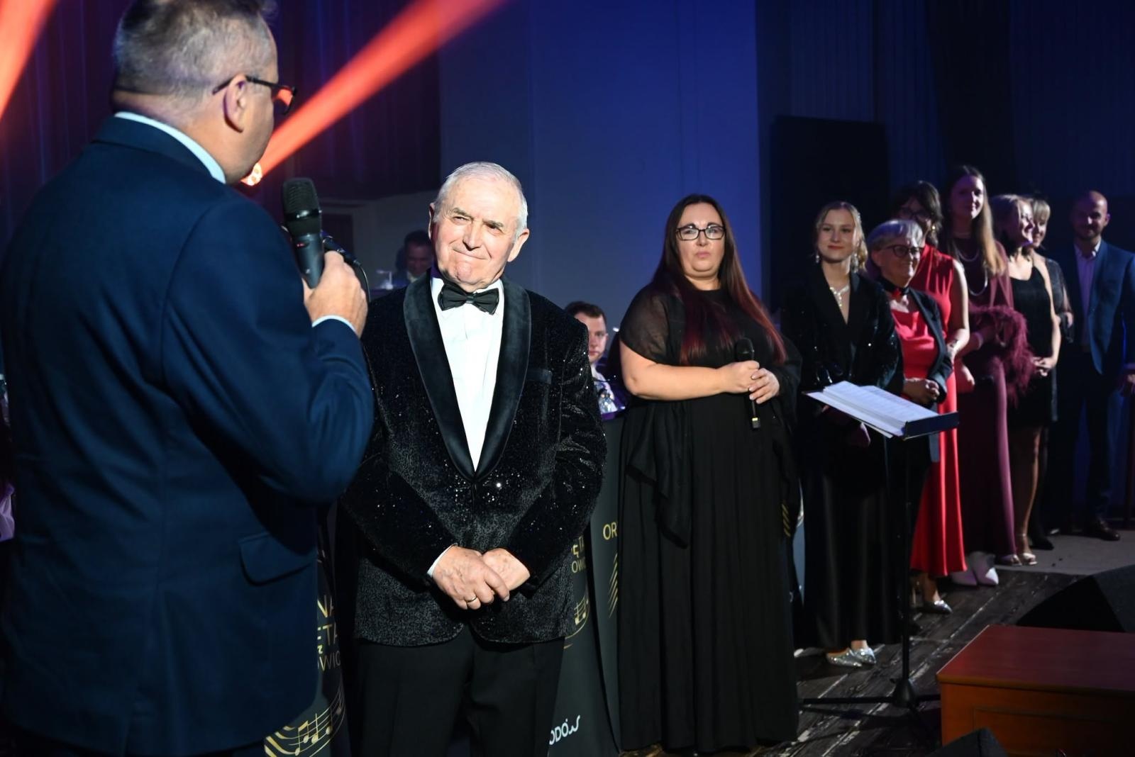 Zdjęcie w galerii na portalu naszwodzislaw.com: Trzy dekady muzycznej historii Gołkowic. Jubileusz orkiestry zwieńczył koncert, który porwał publiczność [FOTO] wiadomości z regionu