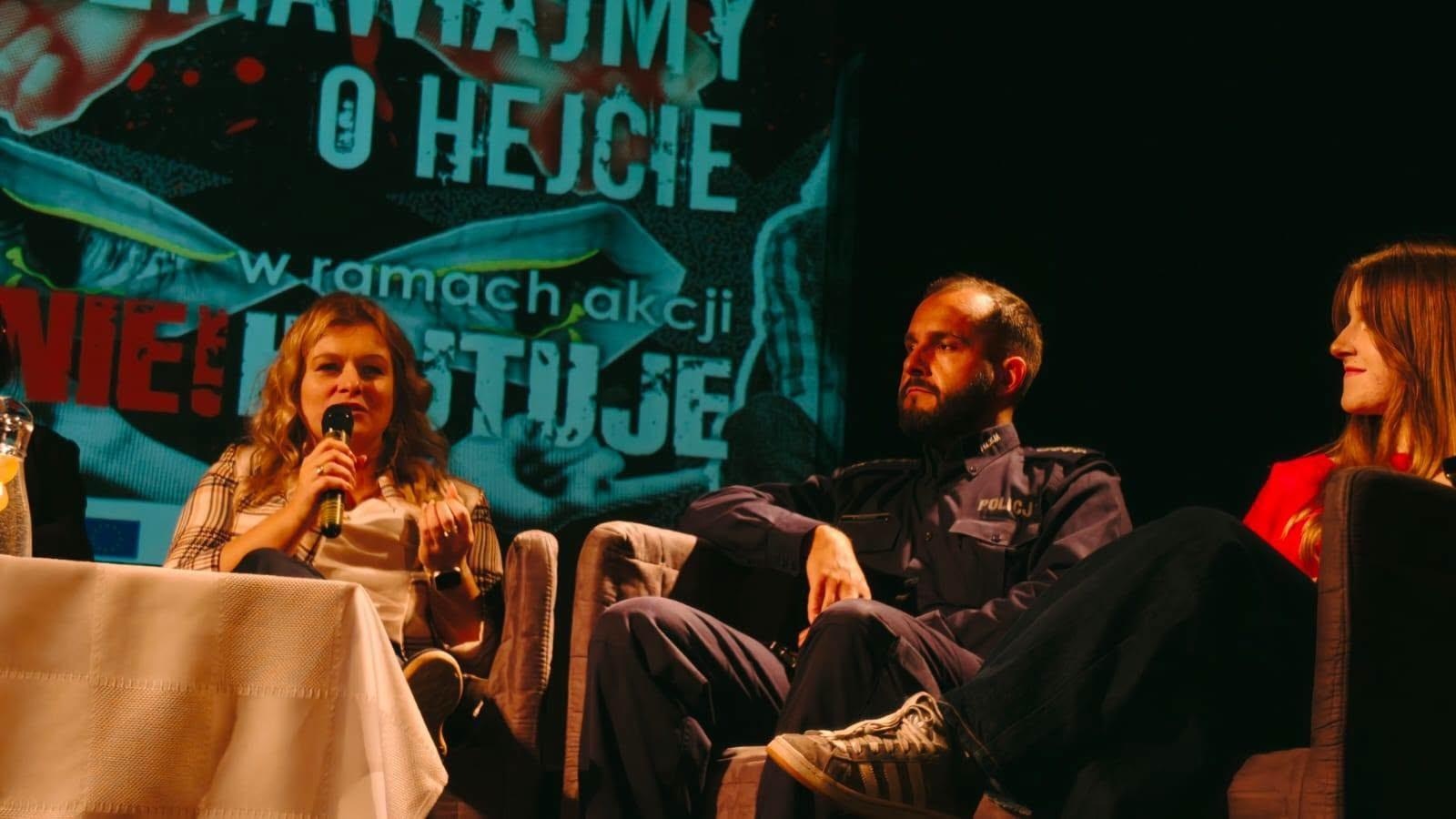 Zdjęcie w galerii na portalu naszwodzislaw.com: Hejt pod lupą. Uczniowie z Pszowa rozmawiali o sile słów i szacunku wiadomości z regionu