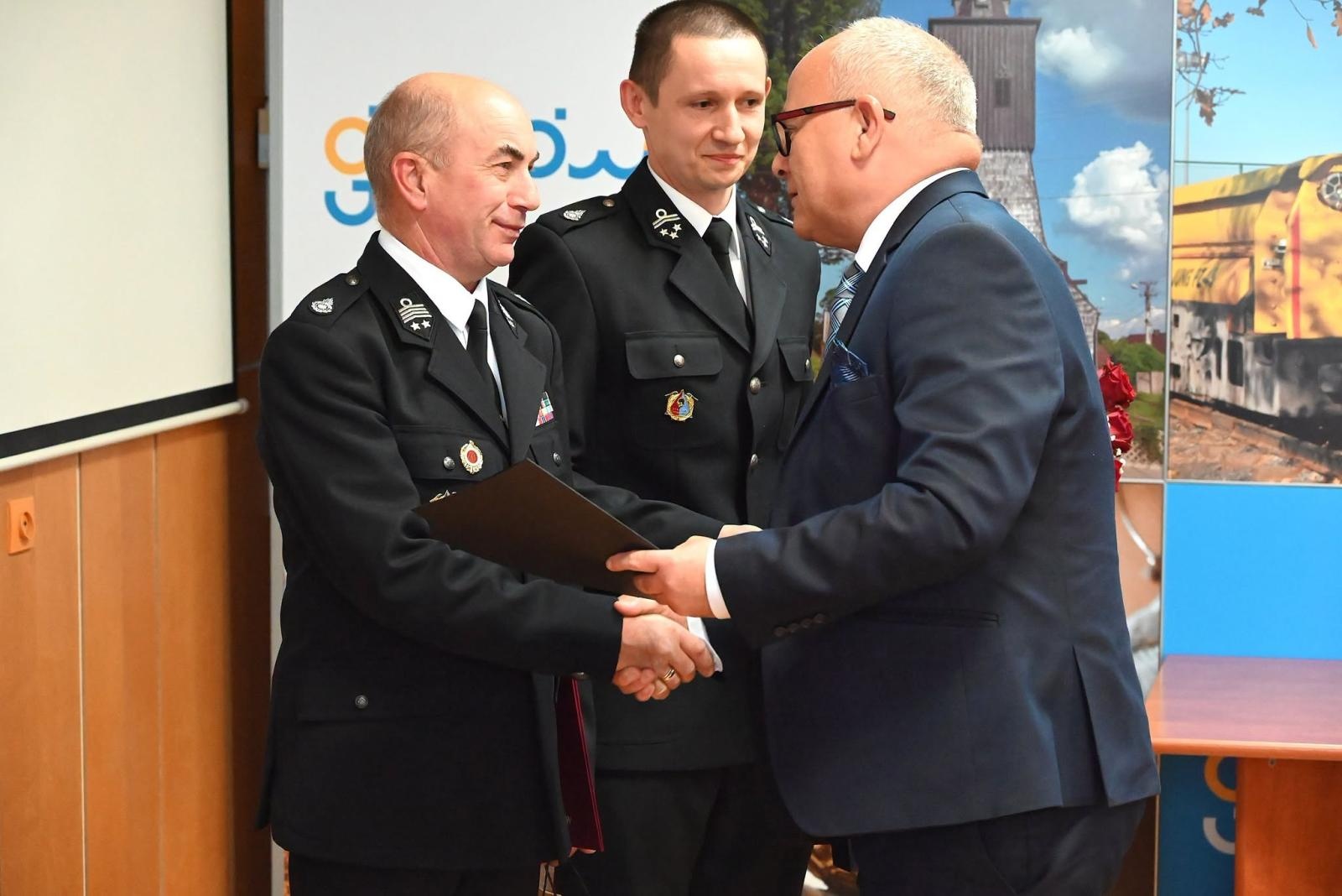 Zdjęcie w galerii na portalu naszwodzislaw.com: Koniec pewnej epoki w OSP gminy Godów. Po 35 latach zmiana na stanowisku komendanta wiadomości z regionu