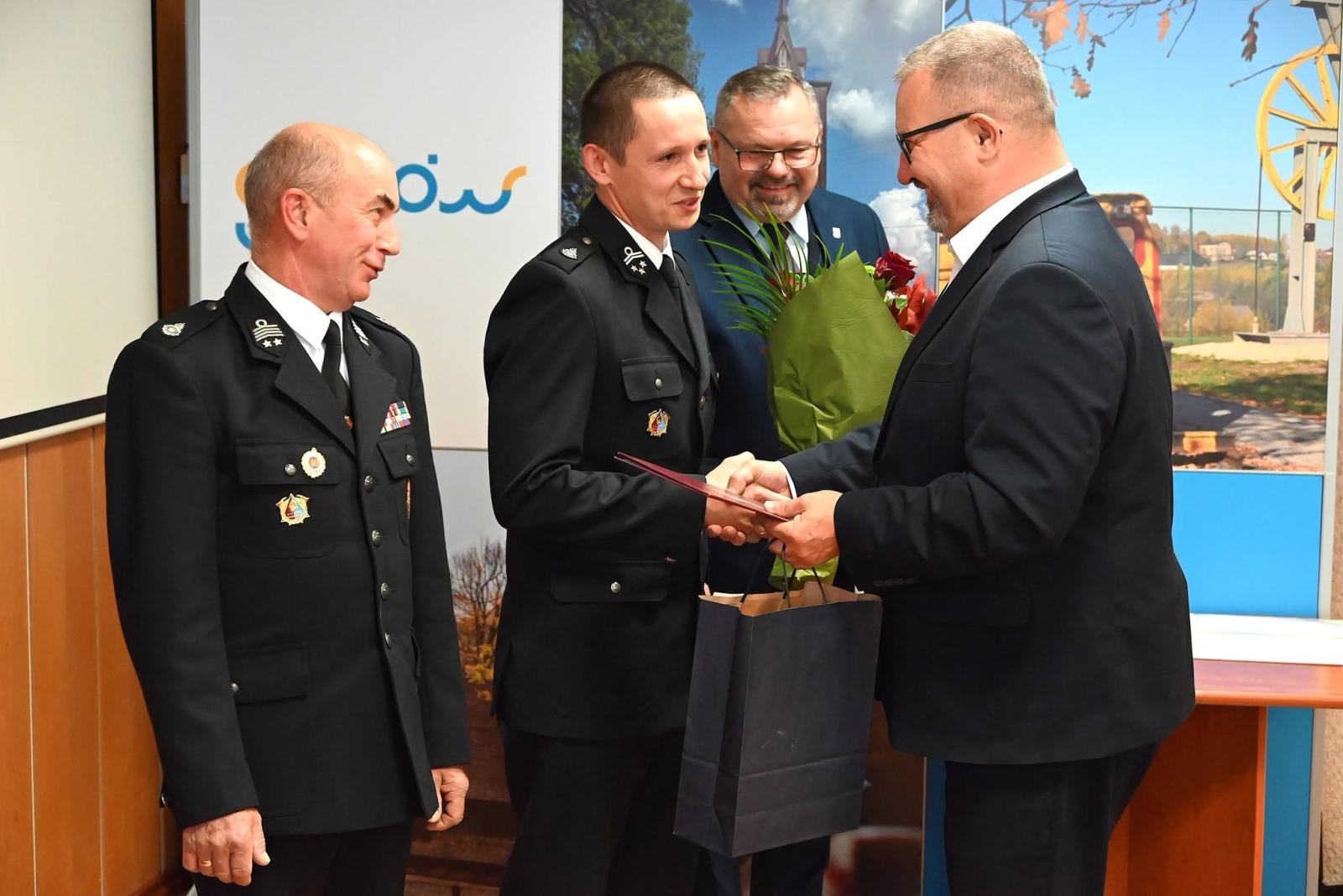 Zdjęcie w galerii na portalu naszwodzislaw.com: Koniec pewnej epoki w OSP gminy Godów. Po 35 latach zmiana na stanowisku komendanta wiadomości z regionu