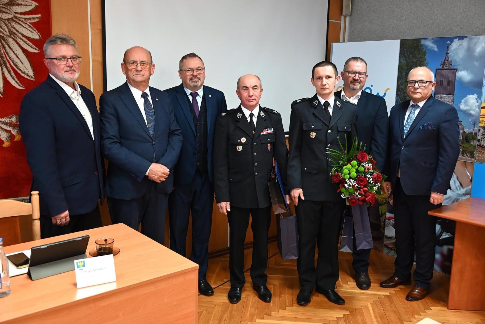 Zdjęcie w galerii na portalu naszwodzislaw.com: Koniec pewnej epoki w OSP gminy Godów. Po 35 latach zmiana na stanowisku komendanta wiadomości z regionu