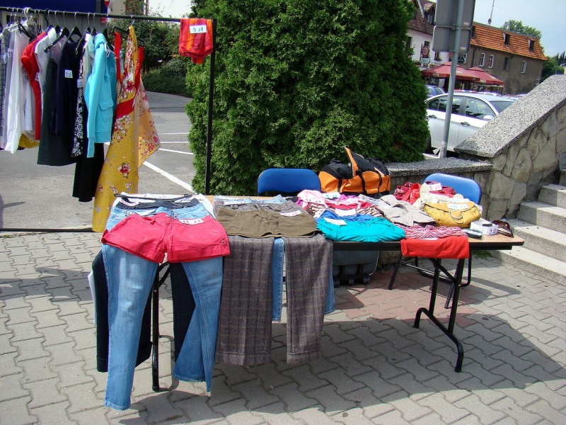 Zdjęcie w galerii na portalu naszwodzislaw.com: Hitem były ubrania dla niemowlaków wiadomości z regionu