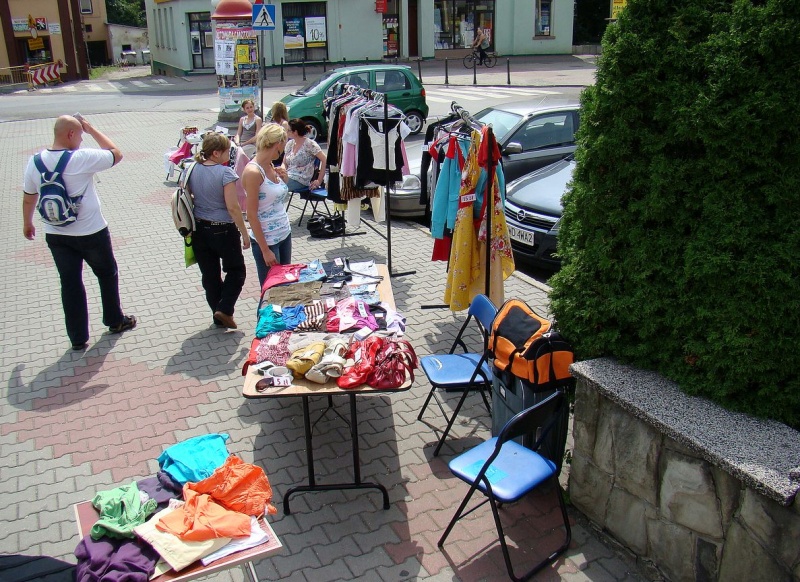 Zdjęcie w galerii na portalu naszwodzislaw.com: Hitem były ubrania dla niemowlaków wiadomości z regionu