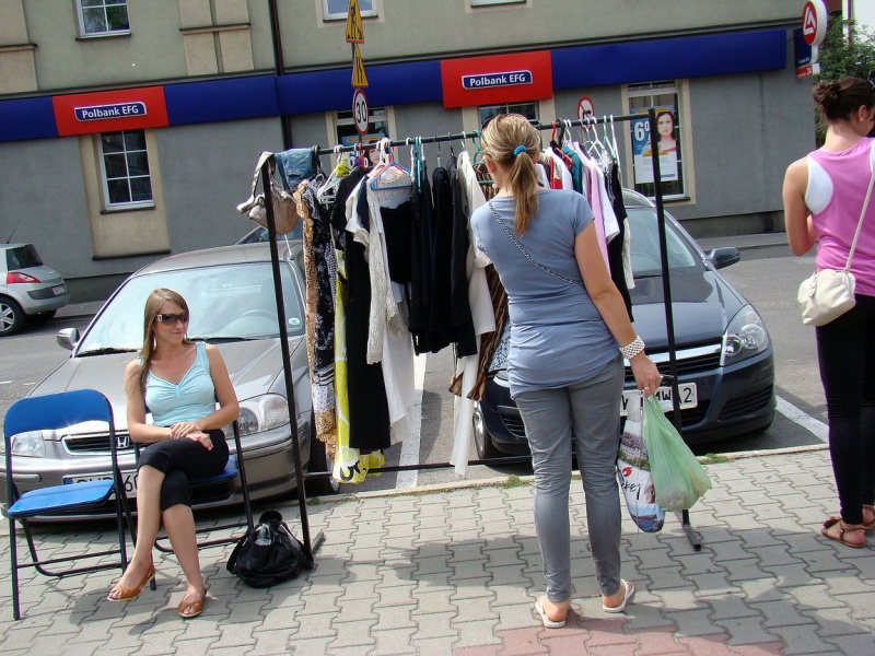 Zdjęcie w galerii na portalu naszwodzislaw.com: Hitem były ubrania dla niemowlaków wiadomości z regionu