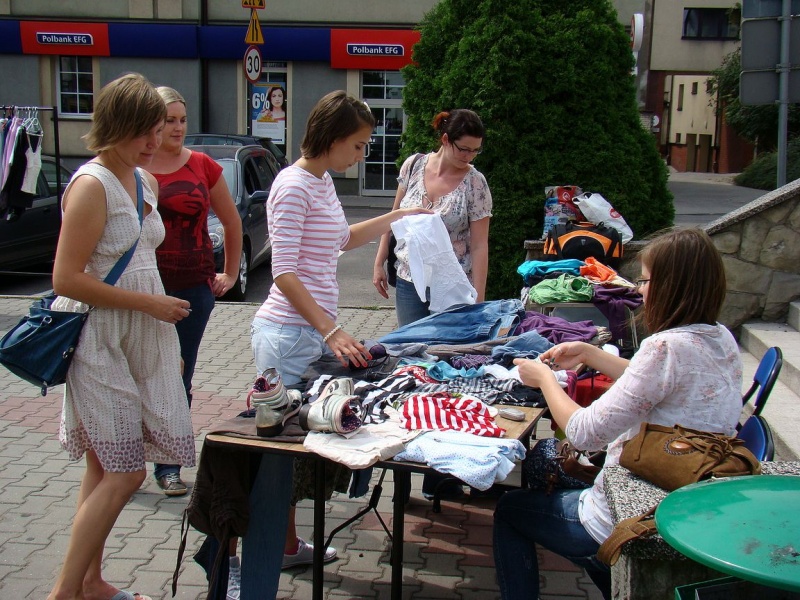 Zdjęcie w galerii na portalu naszwodzislaw.com: Hitem były ubrania dla niemowlaków wiadomości z regionu