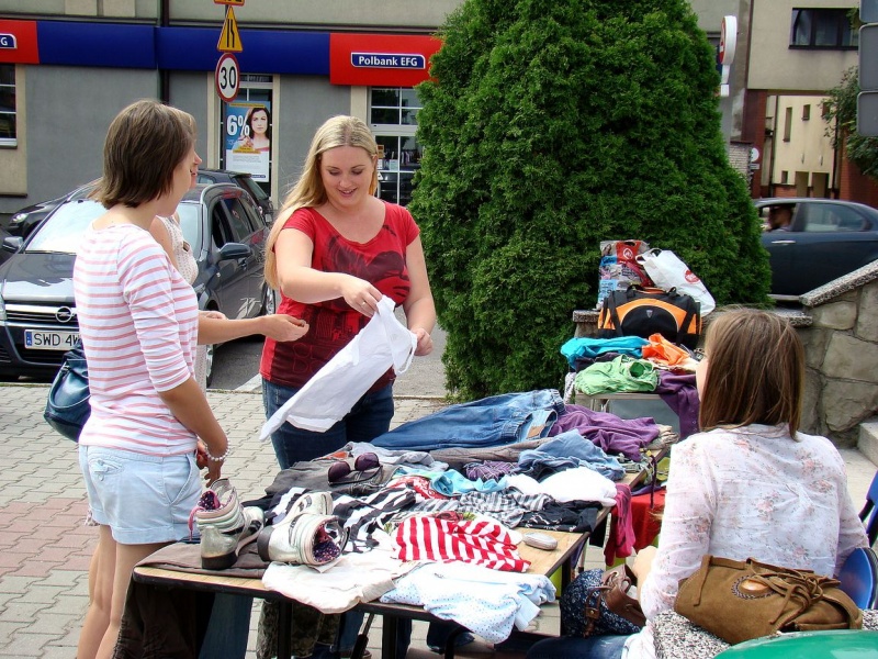 Zdjęcie w galerii na portalu naszwodzislaw.com: Hitem były ubrania dla niemowlaków wiadomości z regionu