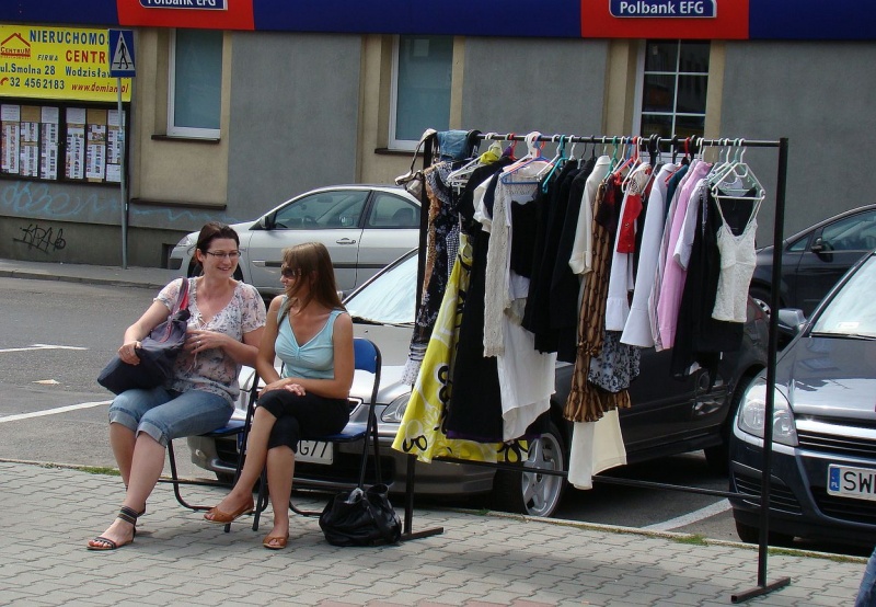 Zdjęcie w galerii na portalu naszwodzislaw.com: Hitem były ubrania dla niemowlaków wiadomości z regionu