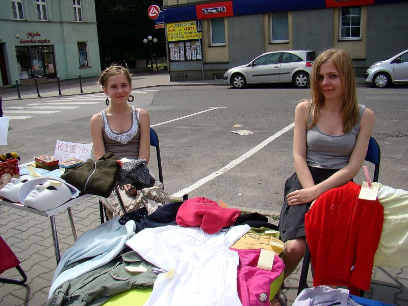 Zdjęcie w galerii na portalu naszwodzislaw.com: Hitem były ubrania dla niemowlaków wiadomości z regionu