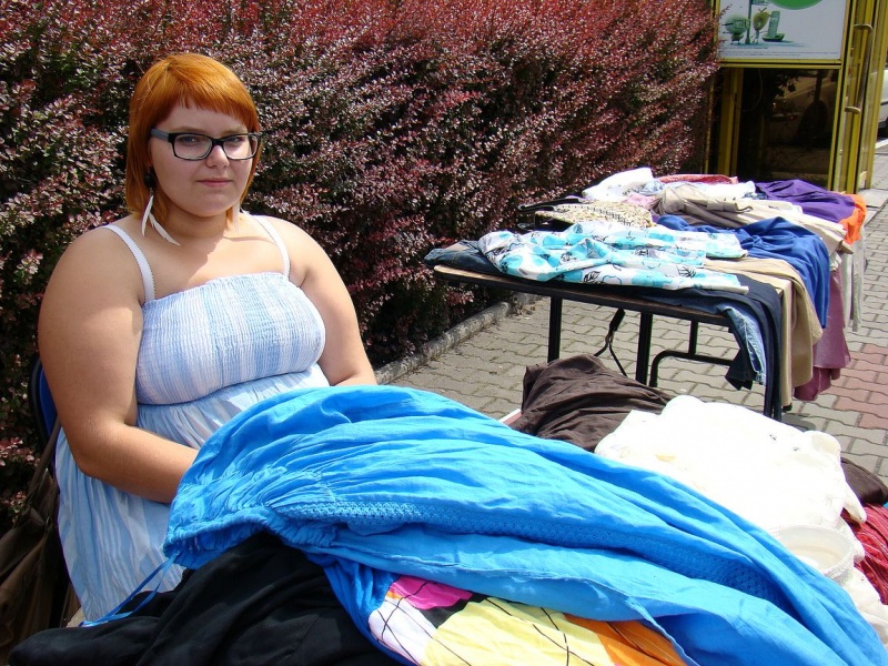 Zdjęcie w galerii na portalu naszwodzislaw.com: Hitem były ubrania dla niemowlaków wiadomości z regionu