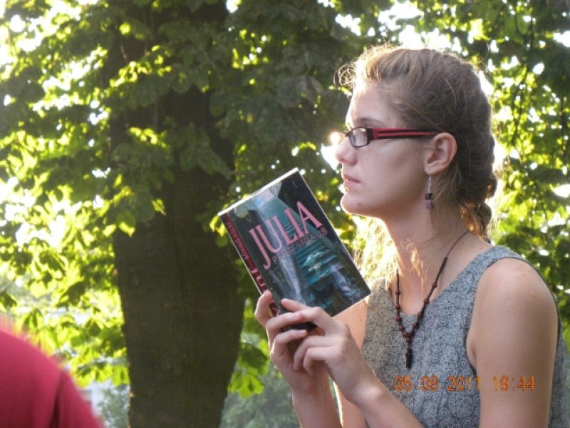 Zdjęcie w galerii na portalu naszwodzislaw.com: Szczeliny w Bibliotece wiadomości z regionu