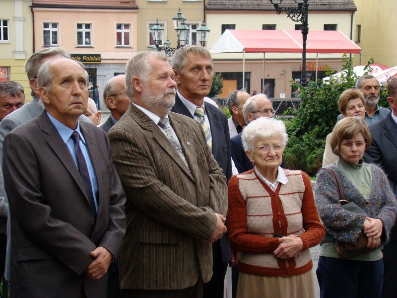 Zdjęcie w galerii na portalu naszwodzislaw.com: Zasłużeni będą otrzymywać Wawrzyna wiadomości z regionu