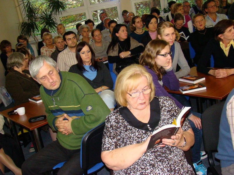 Zdjęcie w galerii na portalu naszwodzislaw.com: Jarosław Kret przyjechał w kiecce wiadomości z regionu