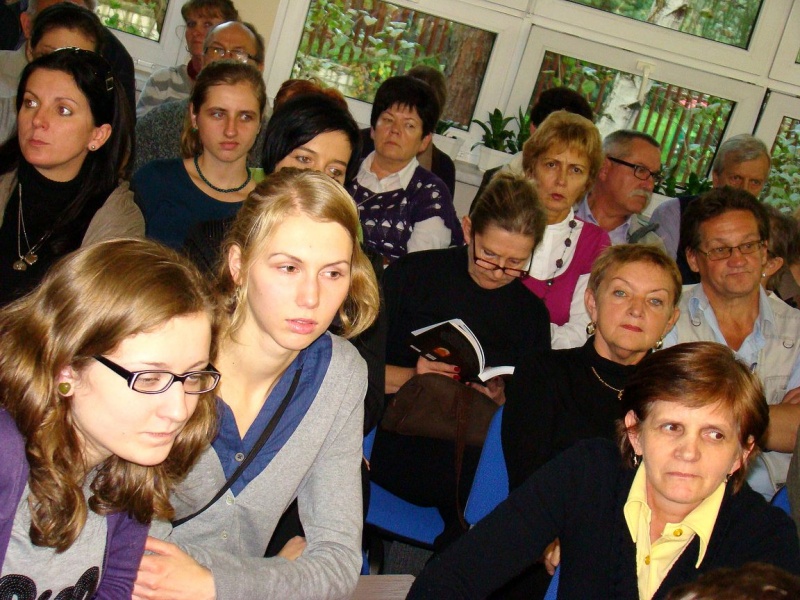 Zdjęcie w galerii na portalu naszwodzislaw.com: Jarosław Kret przyjechał w kiecce wiadomości z regionu