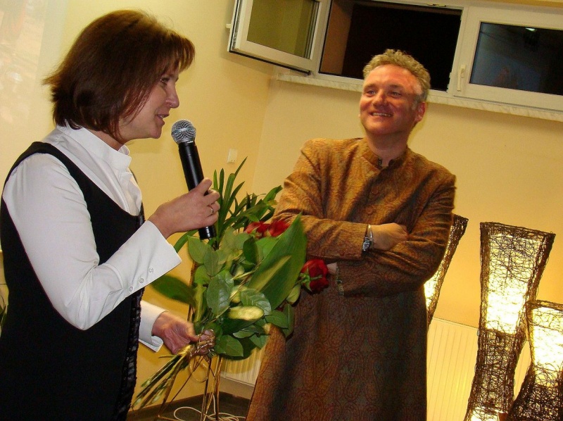 Zdjęcie w galerii na portalu naszwodzislaw.com: Jarosław Kret przyjechał w kiecce wiadomości z regionu