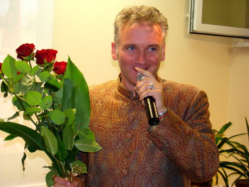 Zdjęcie w galerii na portalu naszwodzislaw.com: Jarosław Kret przyjechał w kiecce wiadomości z regionu