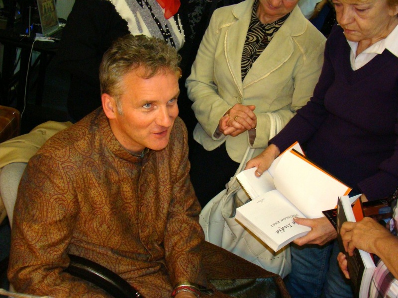 Zdjęcie w galerii na portalu naszwodzislaw.com: Jarosław Kret przyjechał w kiecce wiadomości z regionu