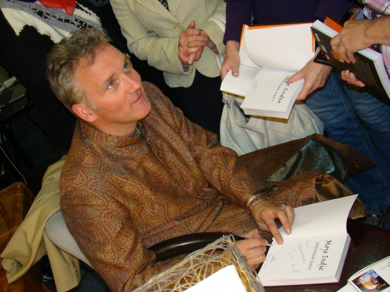 Zdjęcie w galerii na portalu naszwodzislaw.com: Jarosław Kret przyjechał w kiecce wiadomości z regionu