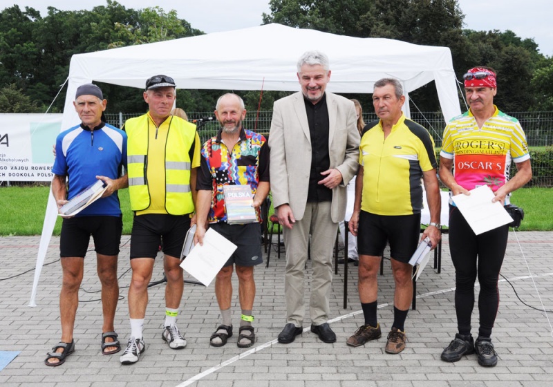 Zdjęcie w galerii na portalu naszwodzislaw.com: Parkowali na Przystanku Woodstock wiadomości z regionu