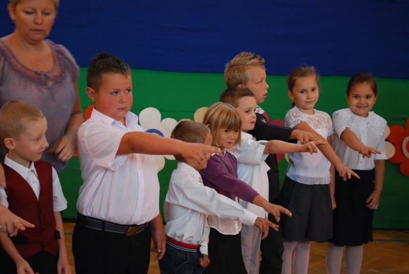 Zdjęcie w galerii na portalu naszwodzislaw.com: Pierwszy dzwonek w Radlinie II wiadomości z regionu