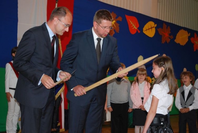 Zdjęcie w galerii na portalu naszwodzislaw.com: Pierwszy dzwonek w Radlinie II wiadomości z regionu