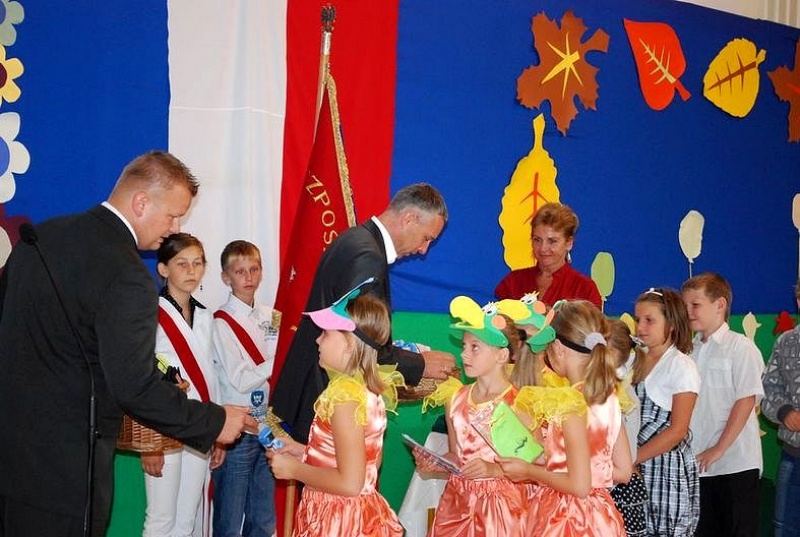 Zdjęcie w galerii na portalu naszwodzislaw.com: Pierwszy dzwonek w Radlinie II wiadomości z regionu