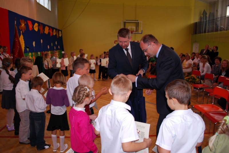 Zdjęcie w galerii na portalu naszwodzislaw.com: Pierwszy dzwonek w Radlinie II wiadomości z regionu