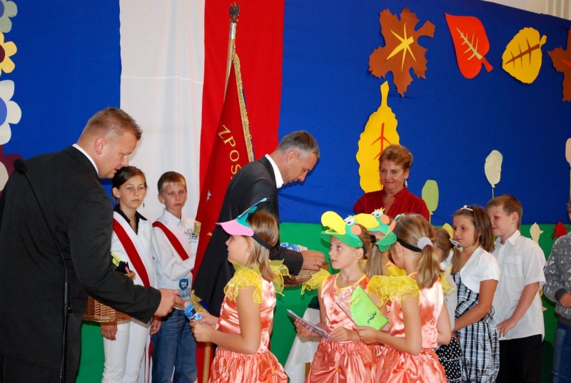 Zdjęcie w galerii na portalu naszwodzislaw.com: Pierwszy dzwonek w Radlinie II wiadomości z regionu