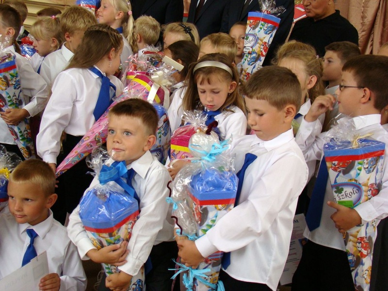 Zdjęcie w galerii na portalu naszwodzislaw.com: Prezydent Kieca przepytał pierwszaków wiadomości z regionu