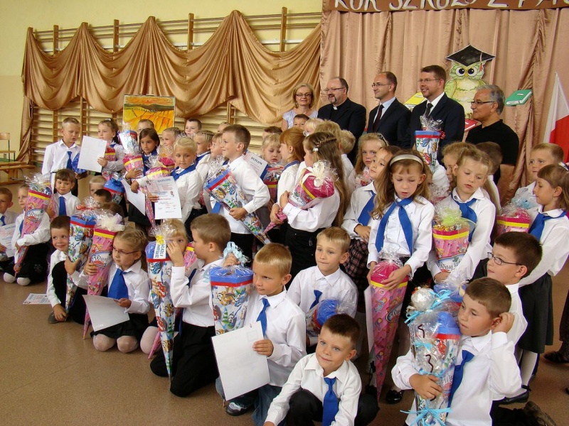 Zdjęcie w galerii na portalu naszwodzislaw.com: Prezydent Kieca przepytał pierwszaków wiadomości z regionu