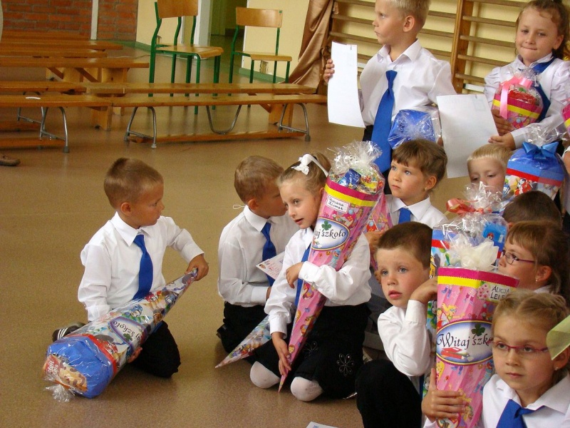 Zdjęcie w galerii na portalu naszwodzislaw.com: Prezydent Kieca przepytał pierwszaków wiadomości z regionu