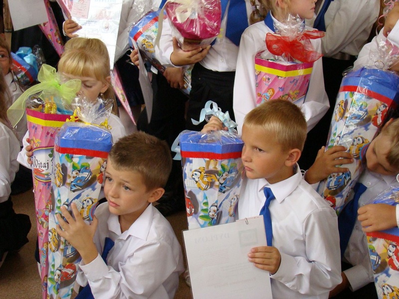 Zdjęcie w galerii na portalu naszwodzislaw.com: Prezydent Kieca przepytał pierwszaków wiadomości z regionu